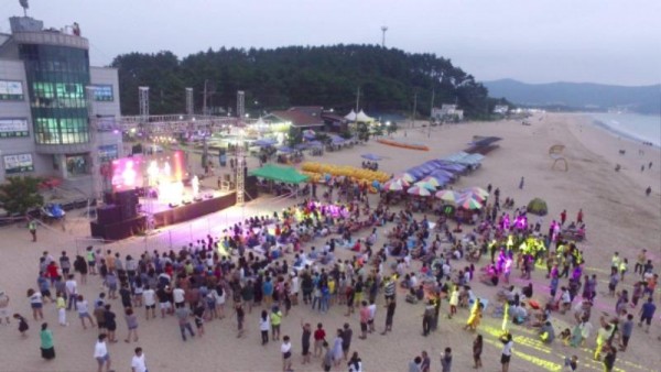 완도 신지명사십리 해수욕장에서 ‘해양치유 쿨(COOL)콘서트’가 7월 28일(토), 8월 4일(토) 총 2회에 걸쳐 개최된다. (3).jpg