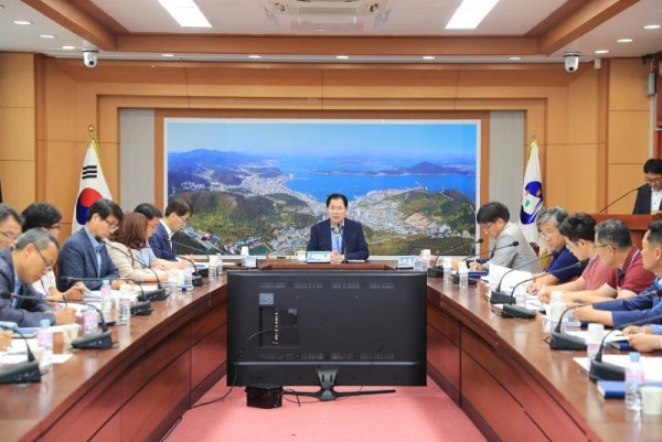 [크기변환]완도군은 지난 3일 해양치유산업의 성공적인 추진을 위한 28개 전략 과제 보고회를 개최했다. (1).JPG