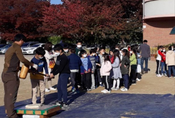 [크기변환](11.1)[포토뉴스] 담양군, 서울시 학교에서 찾아가는 벼 수확체험1.jpg