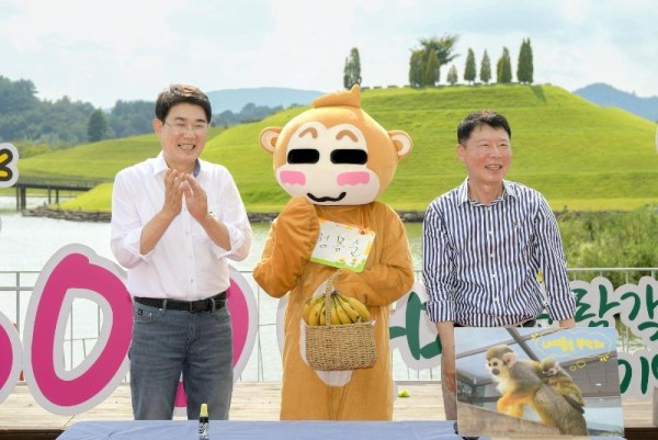 지난 7일 순천만국가정원 어린이동물원에서 태어난 아기 다람쥐원숭이의 이름이 몽순으로 선정됐다.JPG