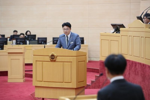 230915 김호진 의원, 본회의장 도정질문.jpg