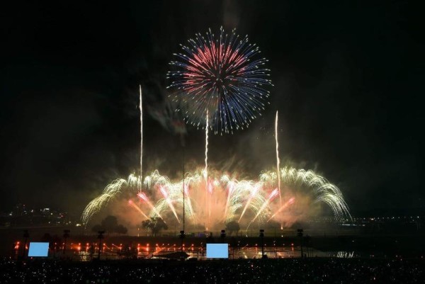 23일 오천그린광장 하늘을 수놓은 불꽃쇼2.jpg
