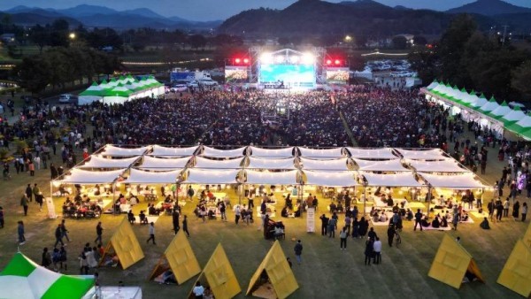 7일 열린 장성 황룡강 가을꽃축제에 이틀간 14만 1000여 명이 찾았다.jpg