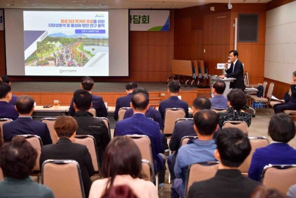 12일 장성군 5대 맛거리 조성 활성화 방안 마련을 위한 전문가 좌담회가 열렸다 (2).JPG