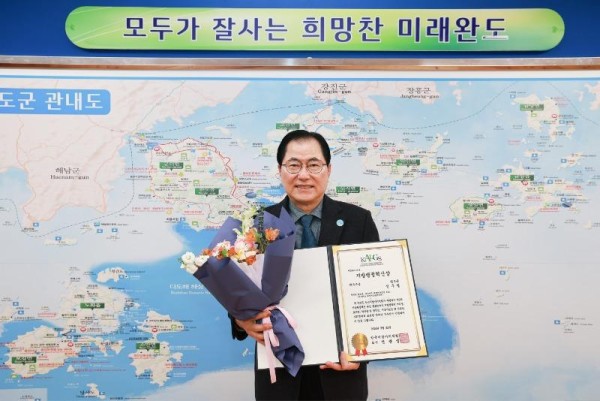 완도군, 「제1회 한국지방자치학회 지방행정혁신 대상」에서 최우수상 수상 (1).JPG