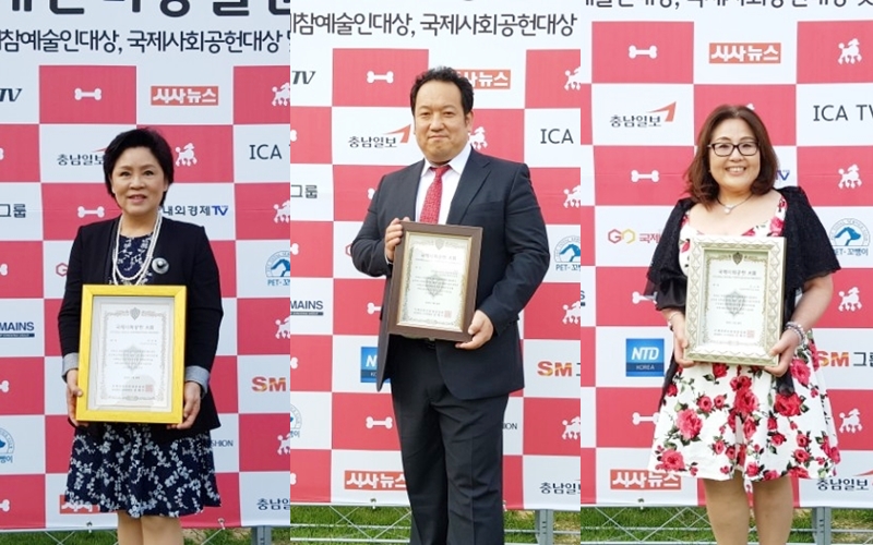 ‘2018국제사회공헌대상’ 日 리키타케 프로듀서–이소다 대표–양영희 대표‘ 수상